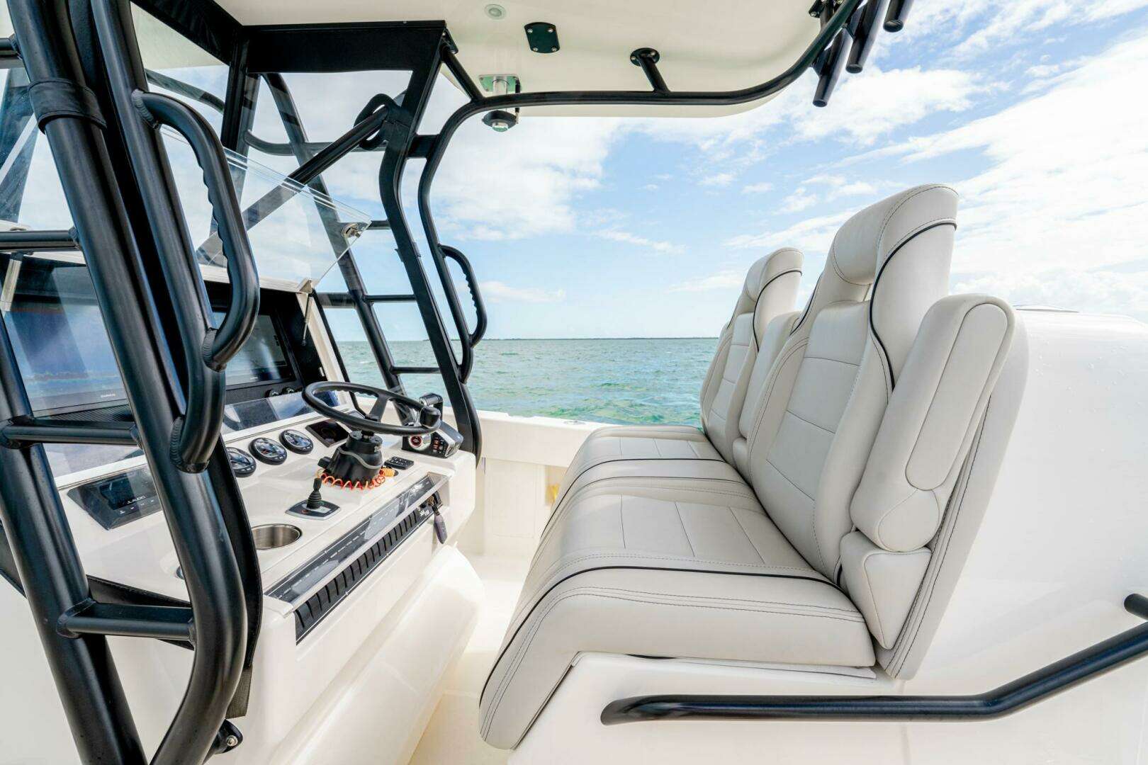 2024 SeaVee 322z - Image 29