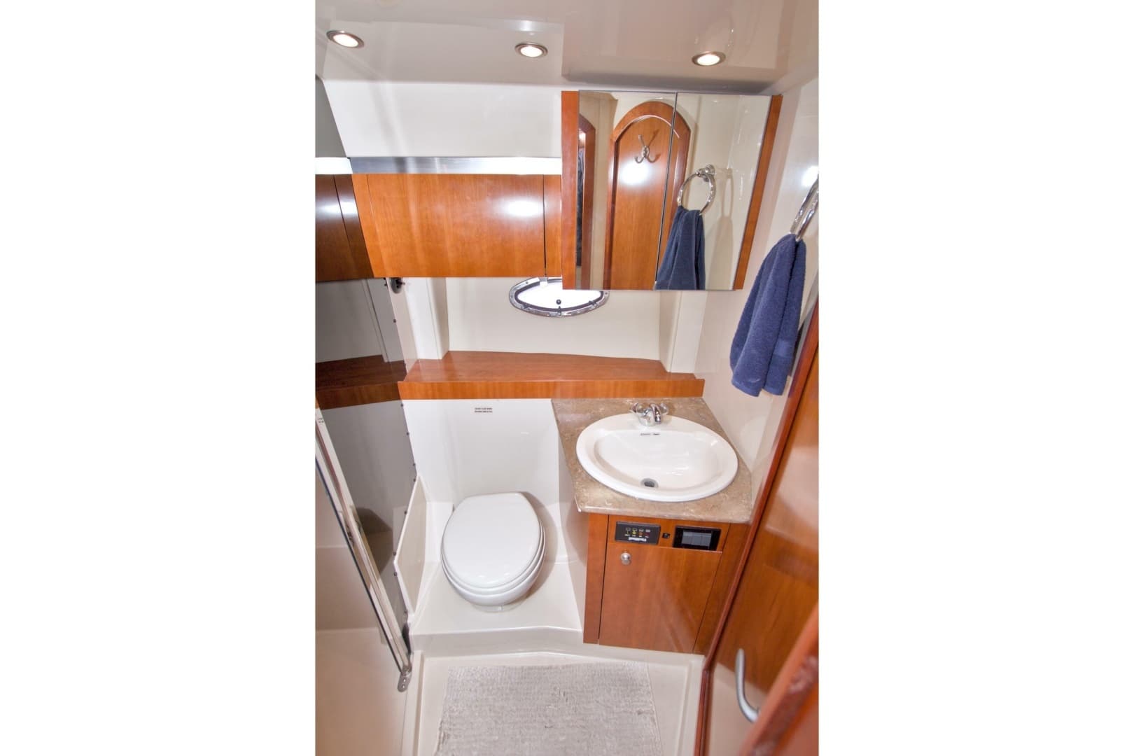 2008 Cruisers Yachts 420 Express - Image 50