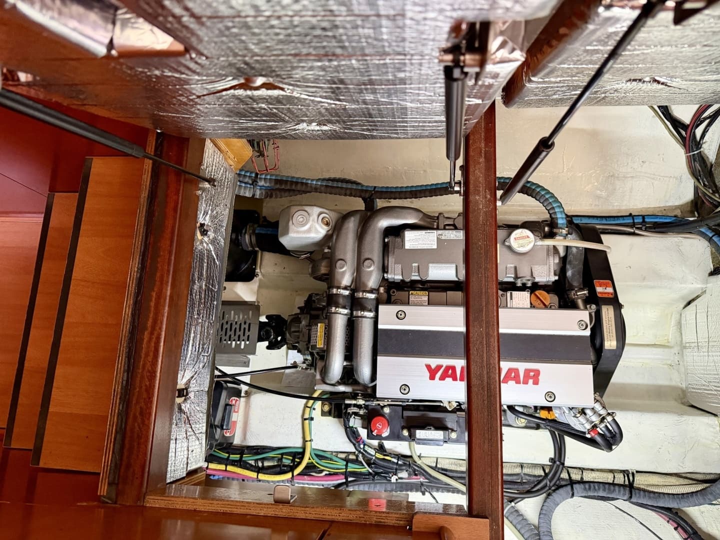 2005 Lagoon Power 43 - Image 51