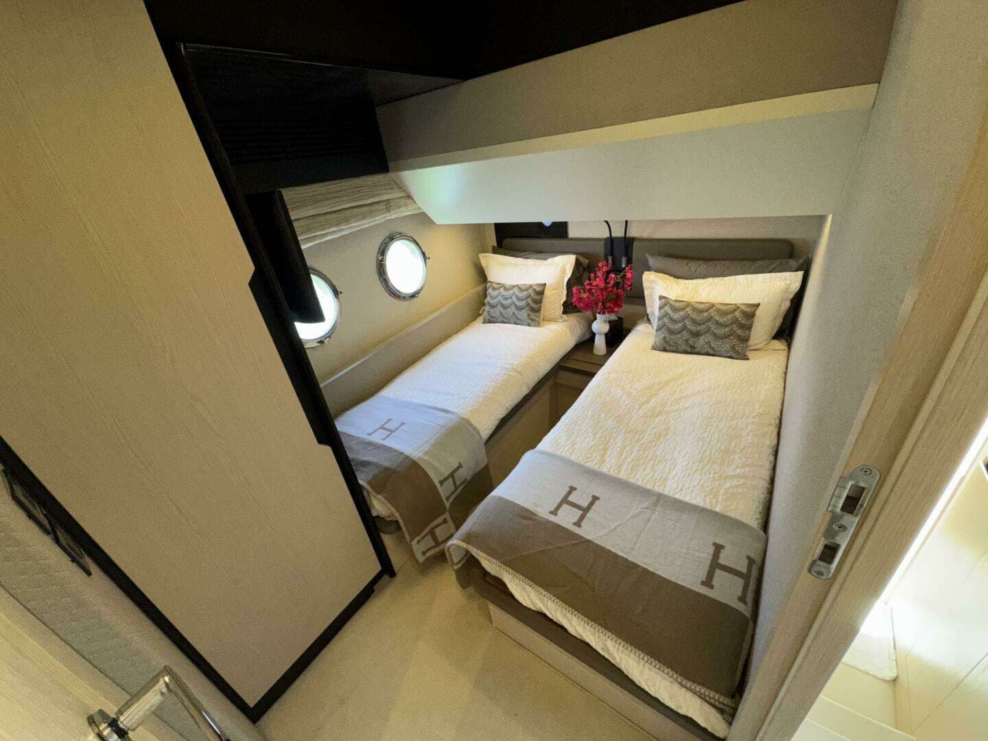 2018 Azimut 66 Flybridge - Image 41