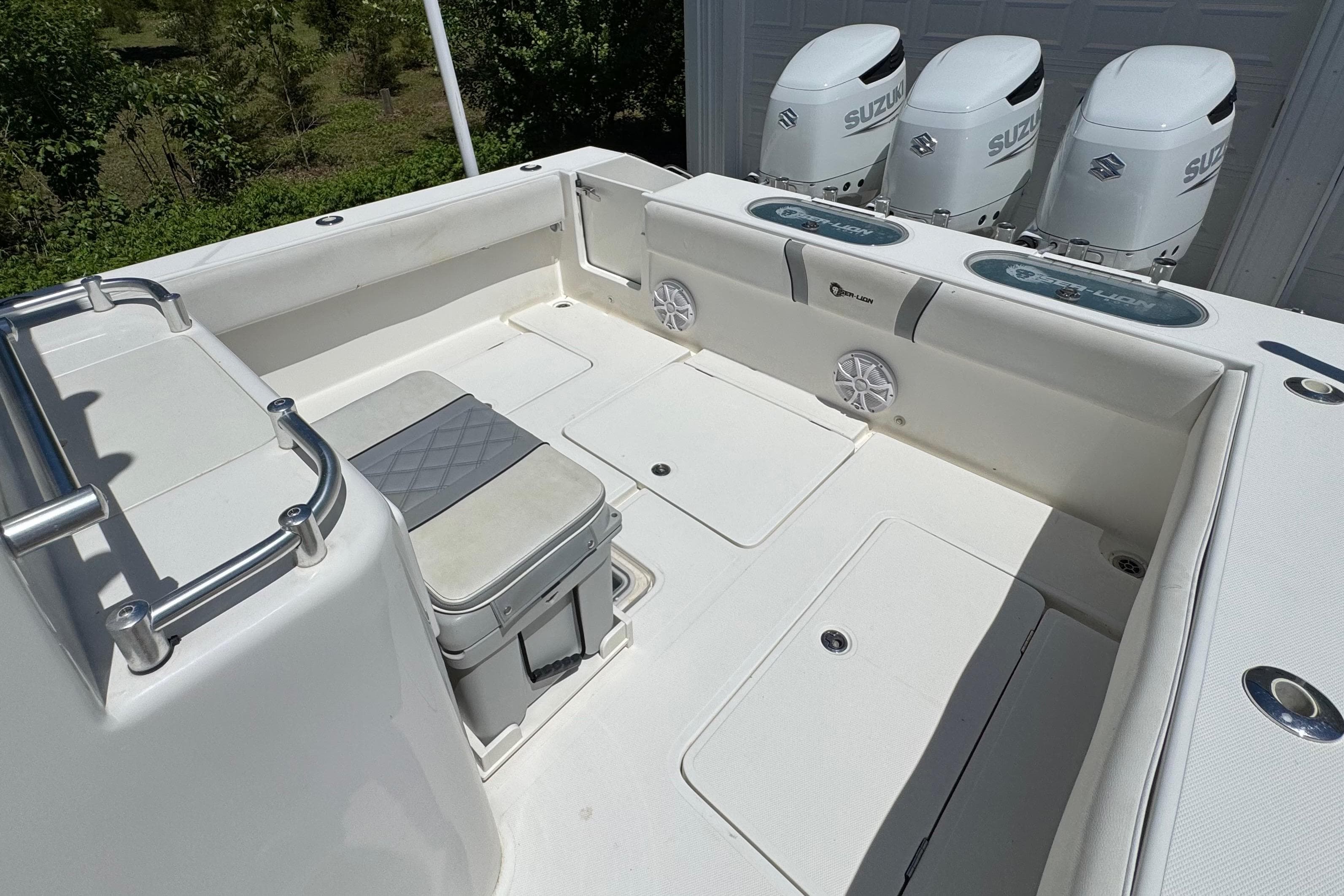2020 Sea-Lion 34 TE boat deck with Suzuki engines and seating area.