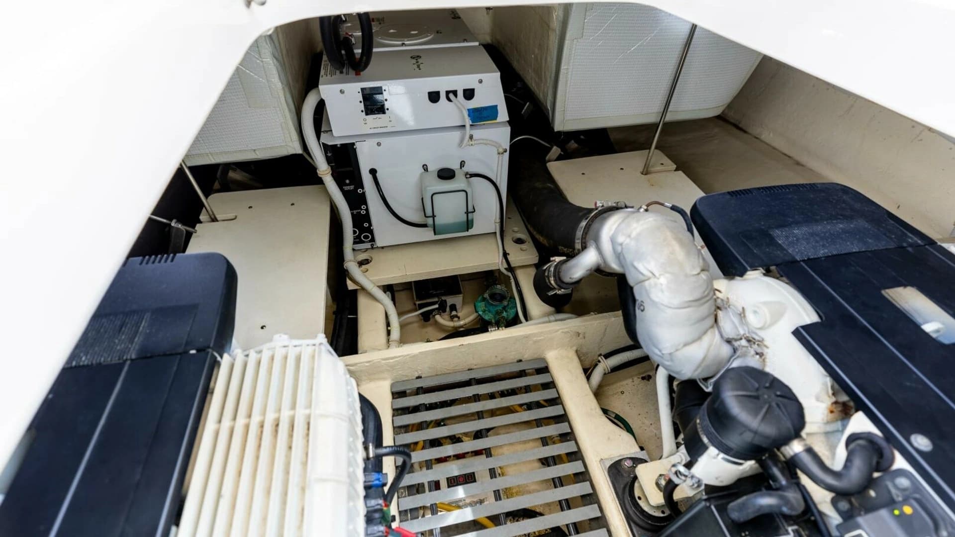 2015 Tiara Yachts 44 Coupe - Image 21