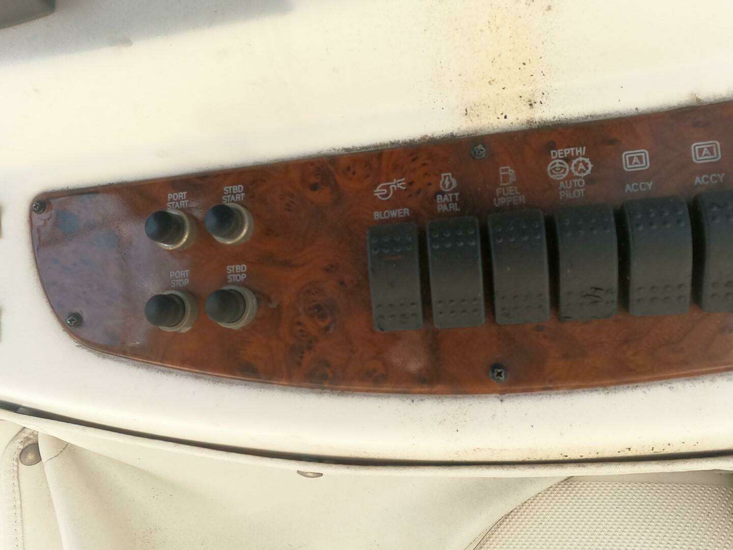 2003 Meridian 34 Convertible - Image 19