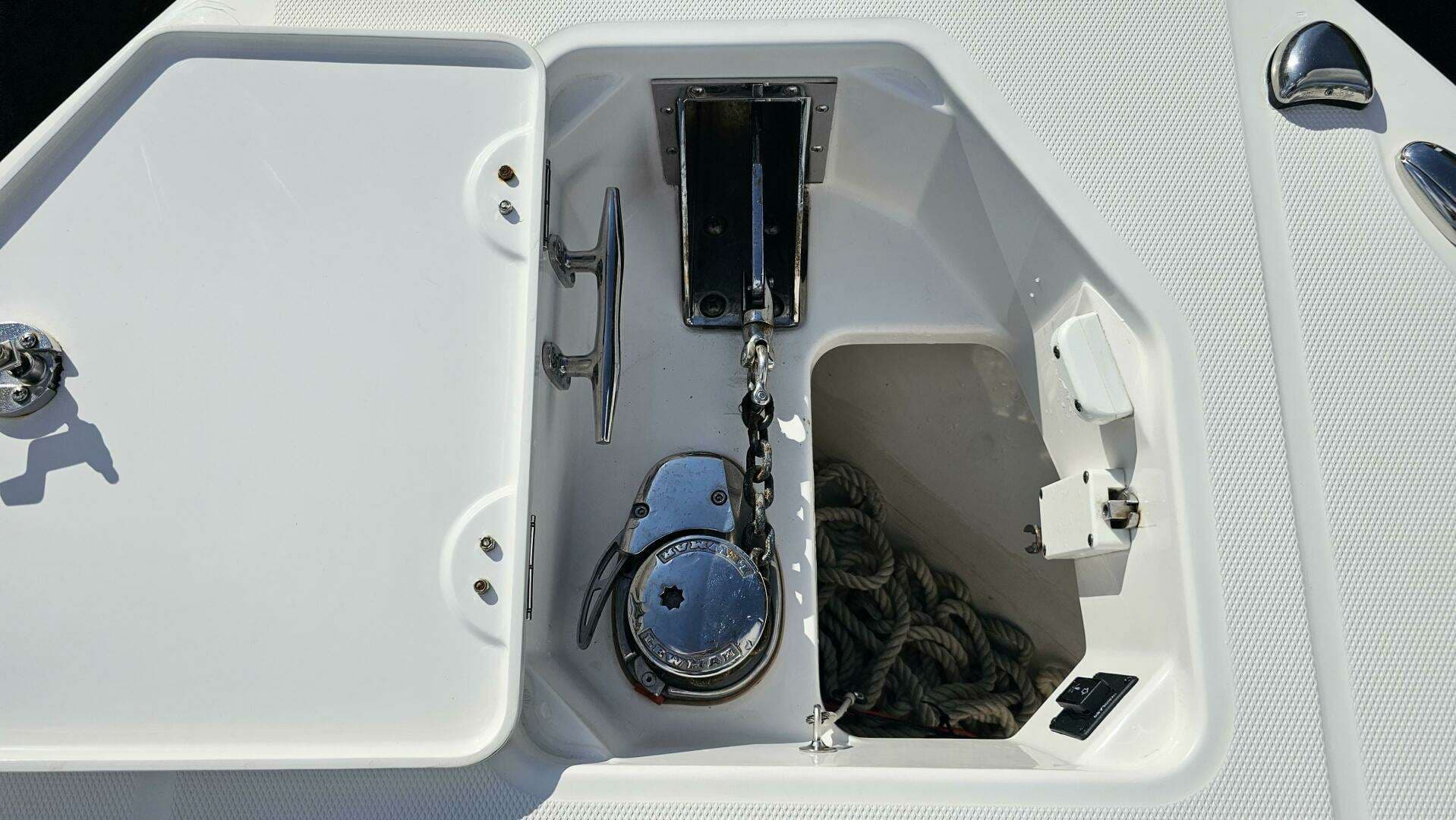 2021 Everglades 273CC - Image 37
