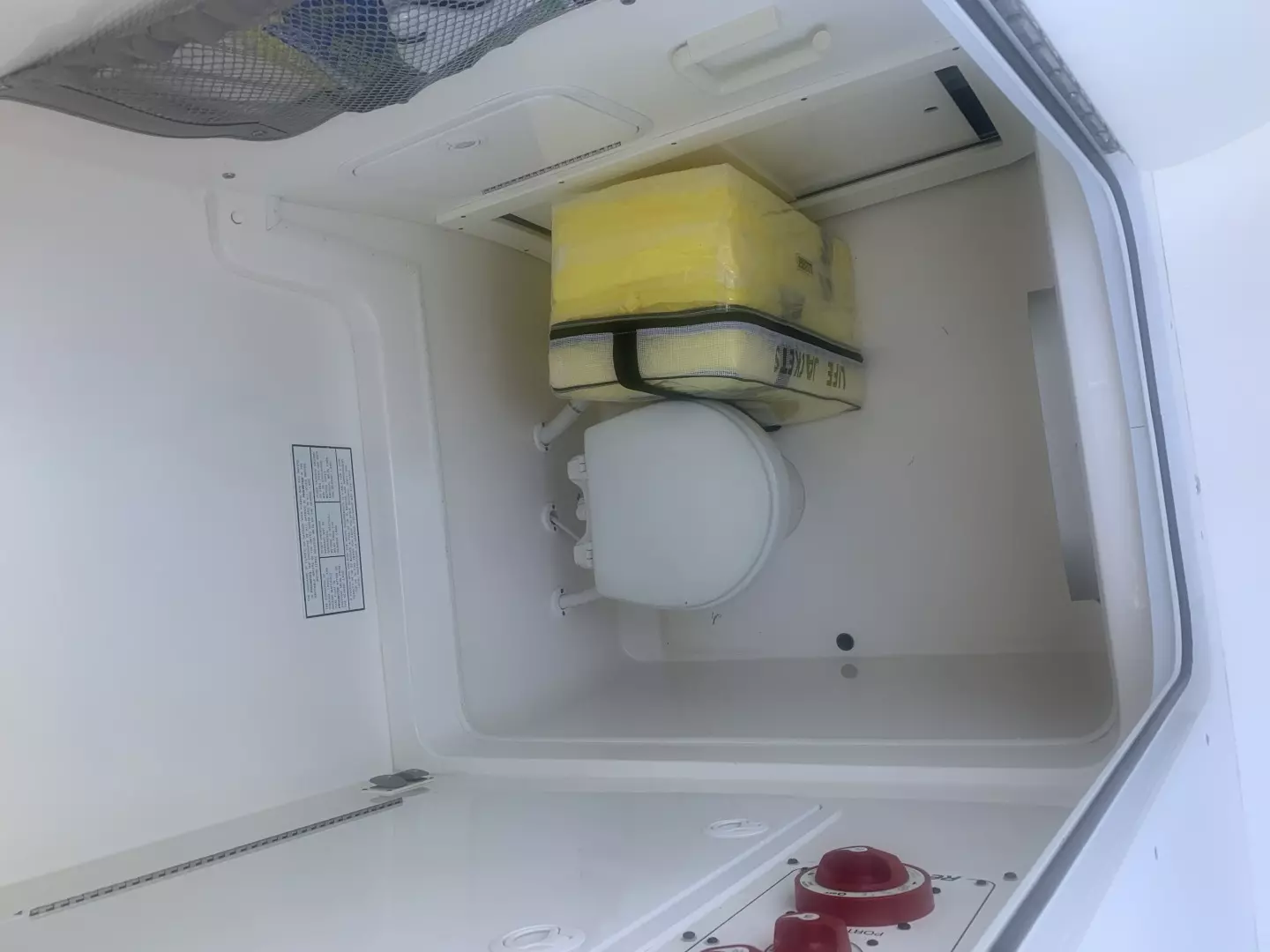 2010 Regulator 26 Forwarding Seating - Image 16