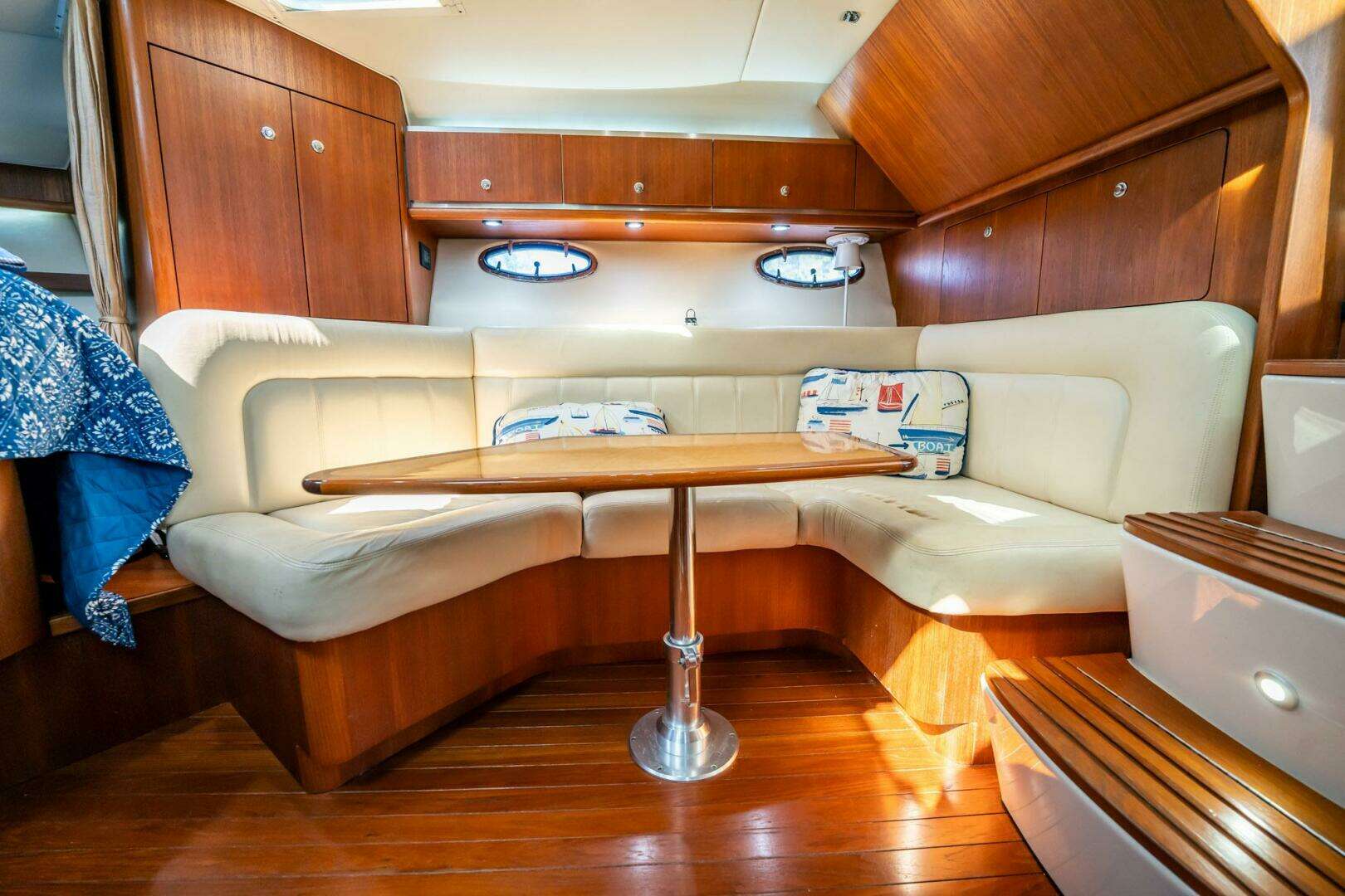 2005 Tiara Yachts 3200 Open - Image 9