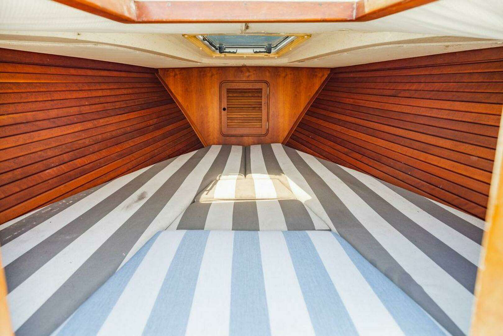2004 Hinckley Talaria 29 R - Image 29