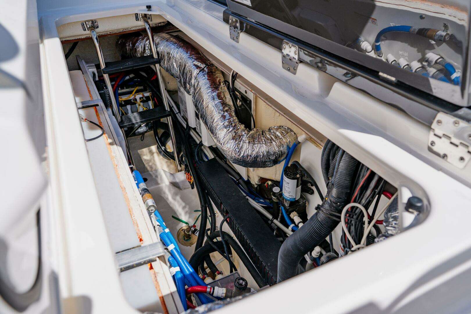 2022 Pursuit S 378 Sport - Image 34