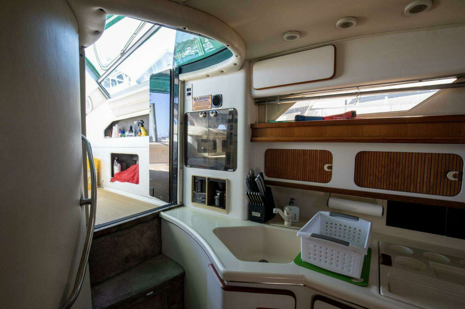 1990 Sea Ray 420 Sundancer - Image 21