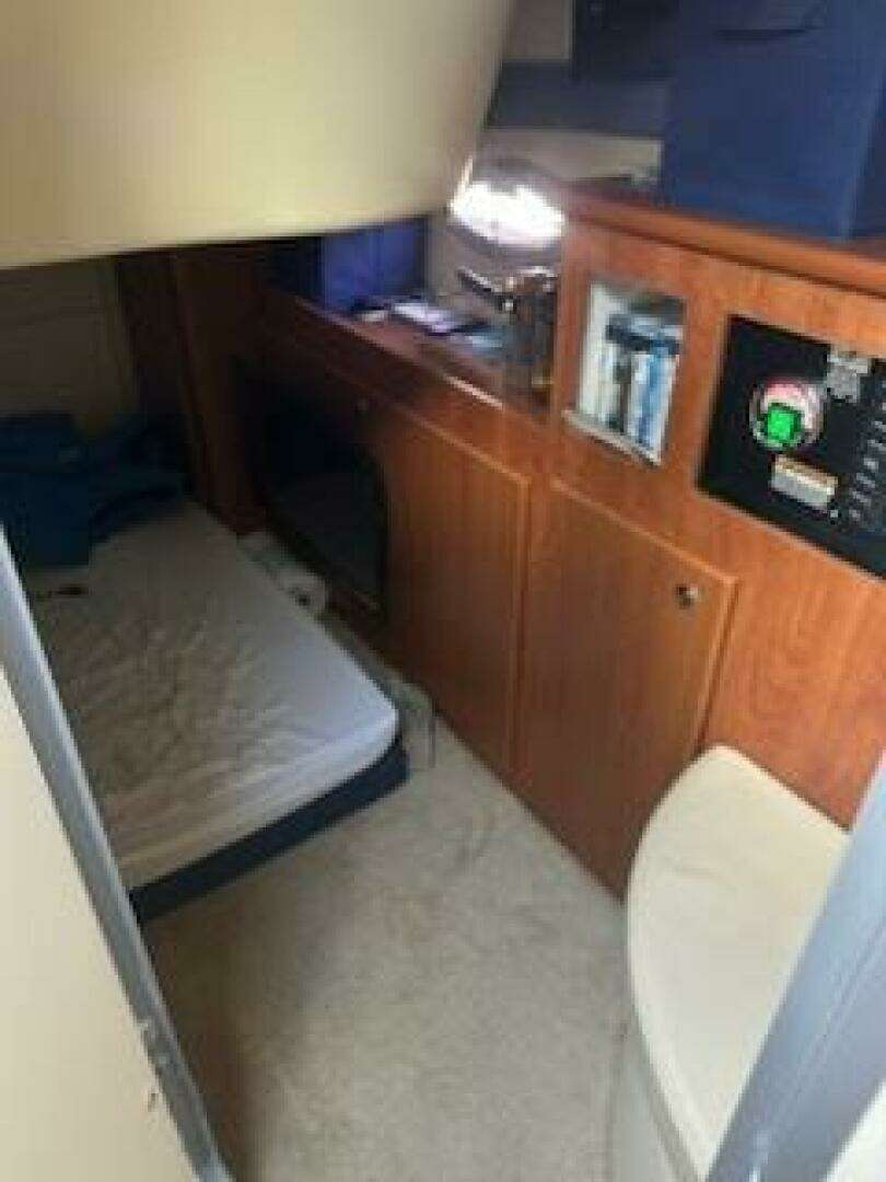 2008 Bayliner 320 - Image 10