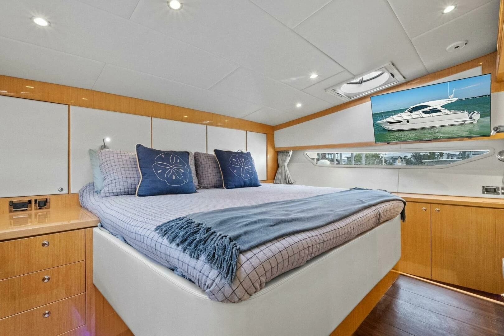 2018 Mares 47 Outboard Express Catamaran - Image 27