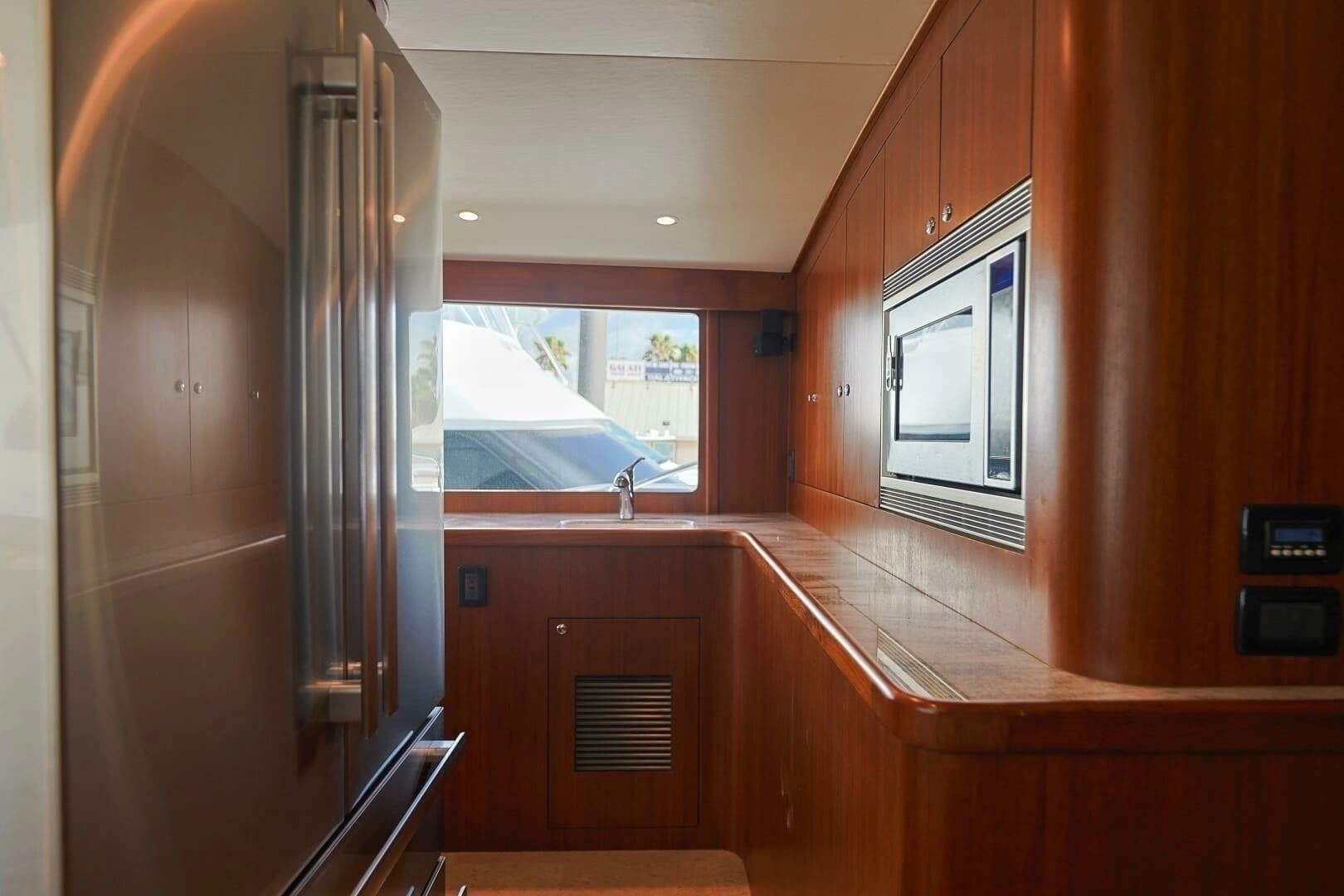 2014 Blackwell 62 Convertible - Image 9