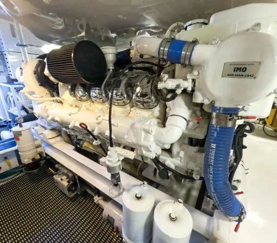 2004 Viking 45 Convertible - Image 28
