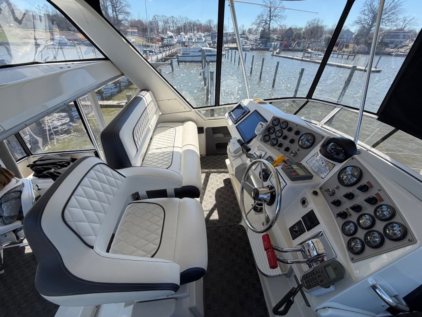 1997 Carver 400 Cockpit MY - Image 20