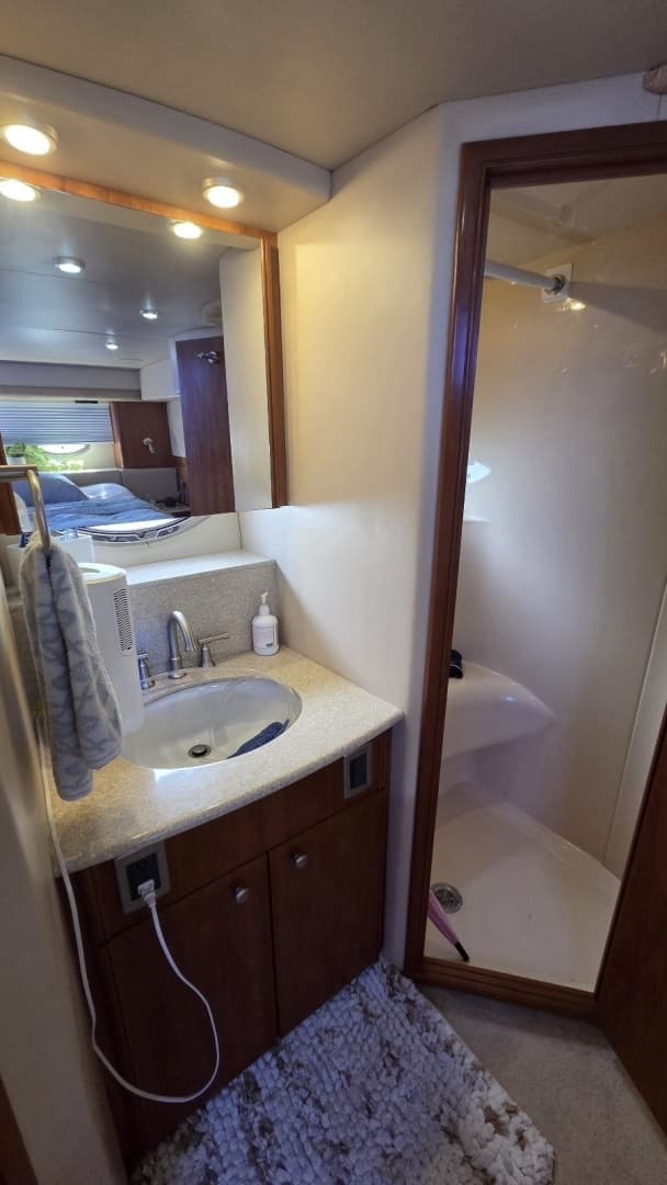 2004 Meridian 459 Aft Cabin Cockpit Motor Yacht - Image 60