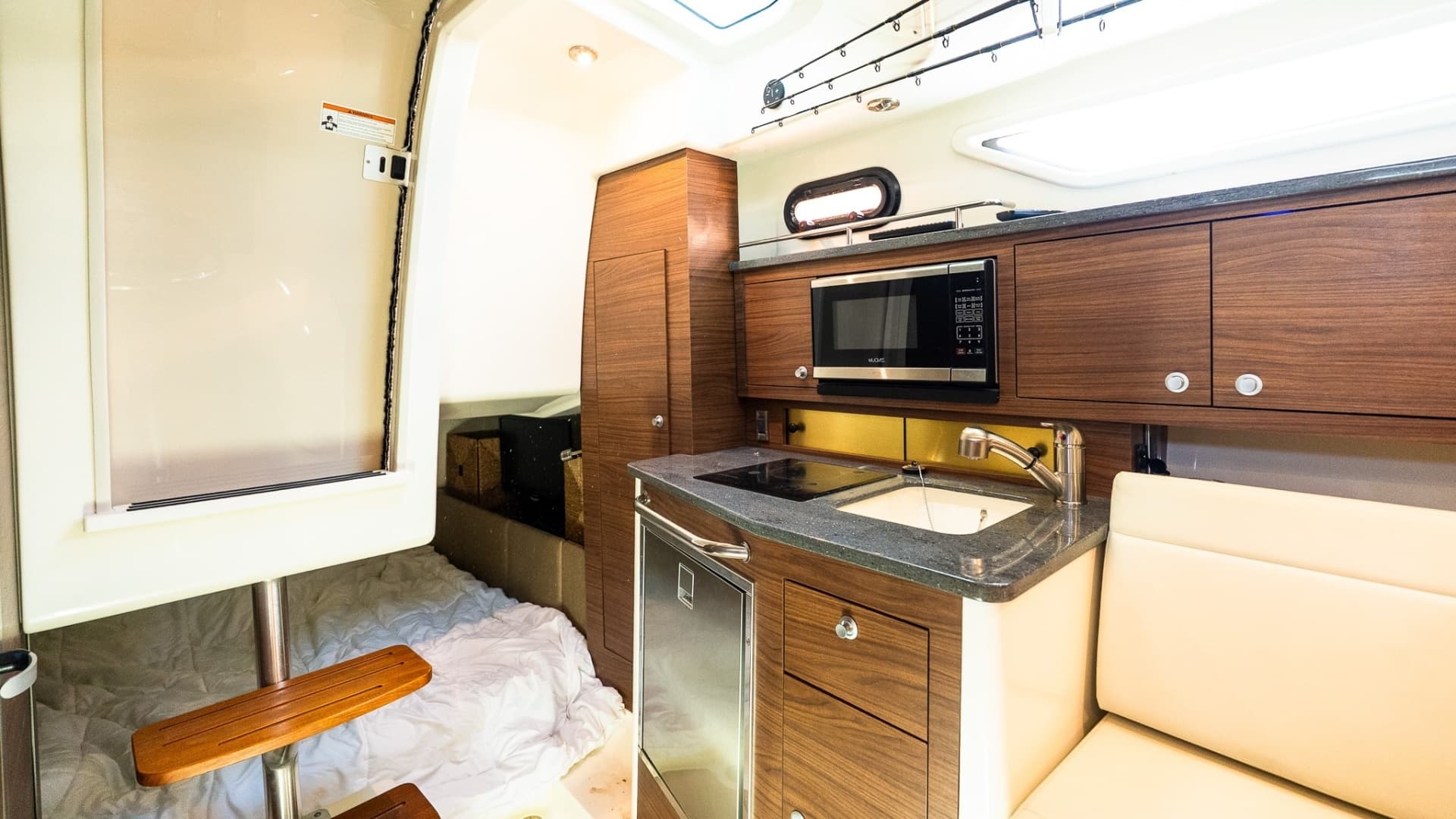 2020 Boston Whaler 325 Conquest - Image 42