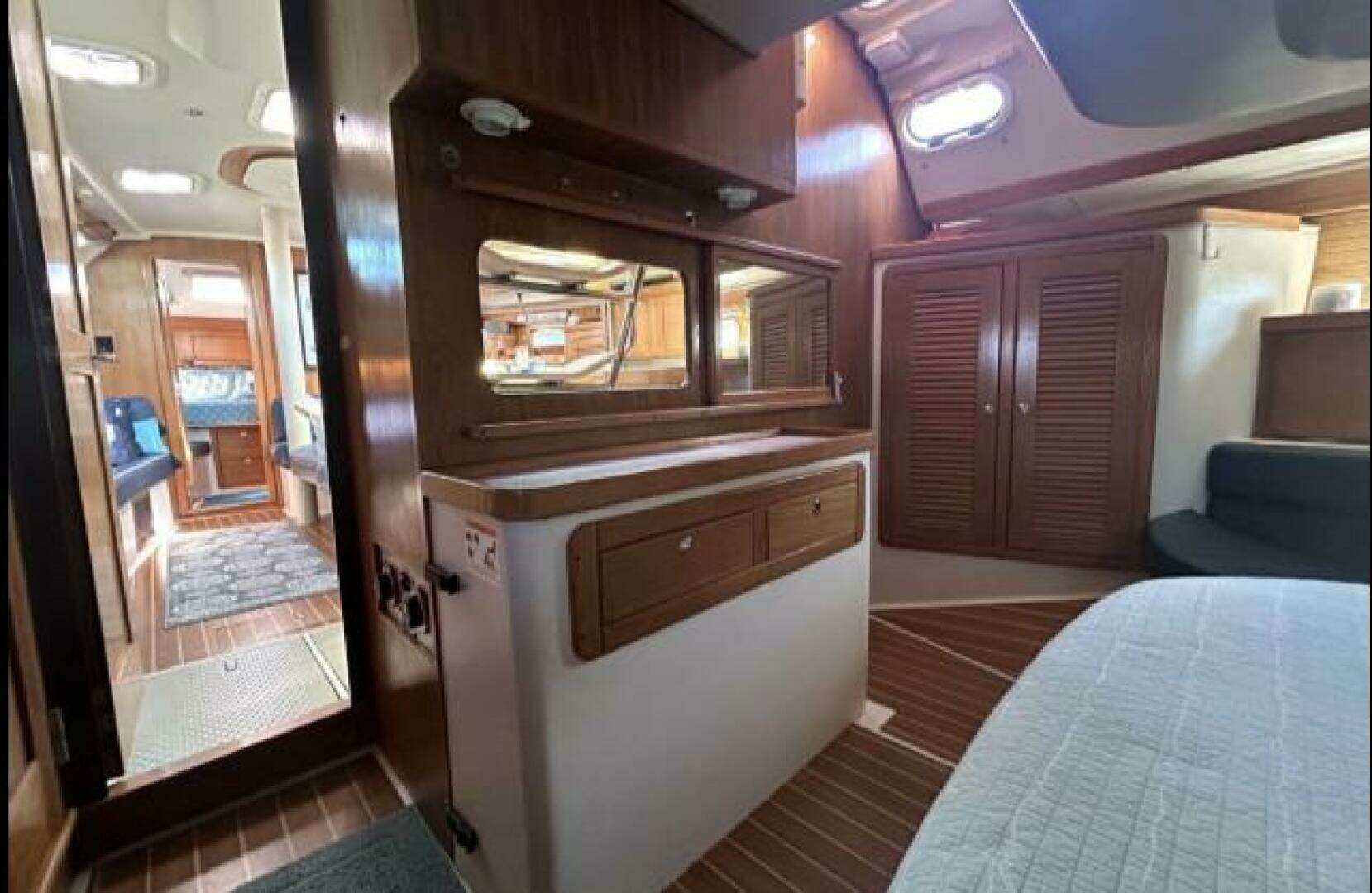 2004 Catalina 400 - Image 14
