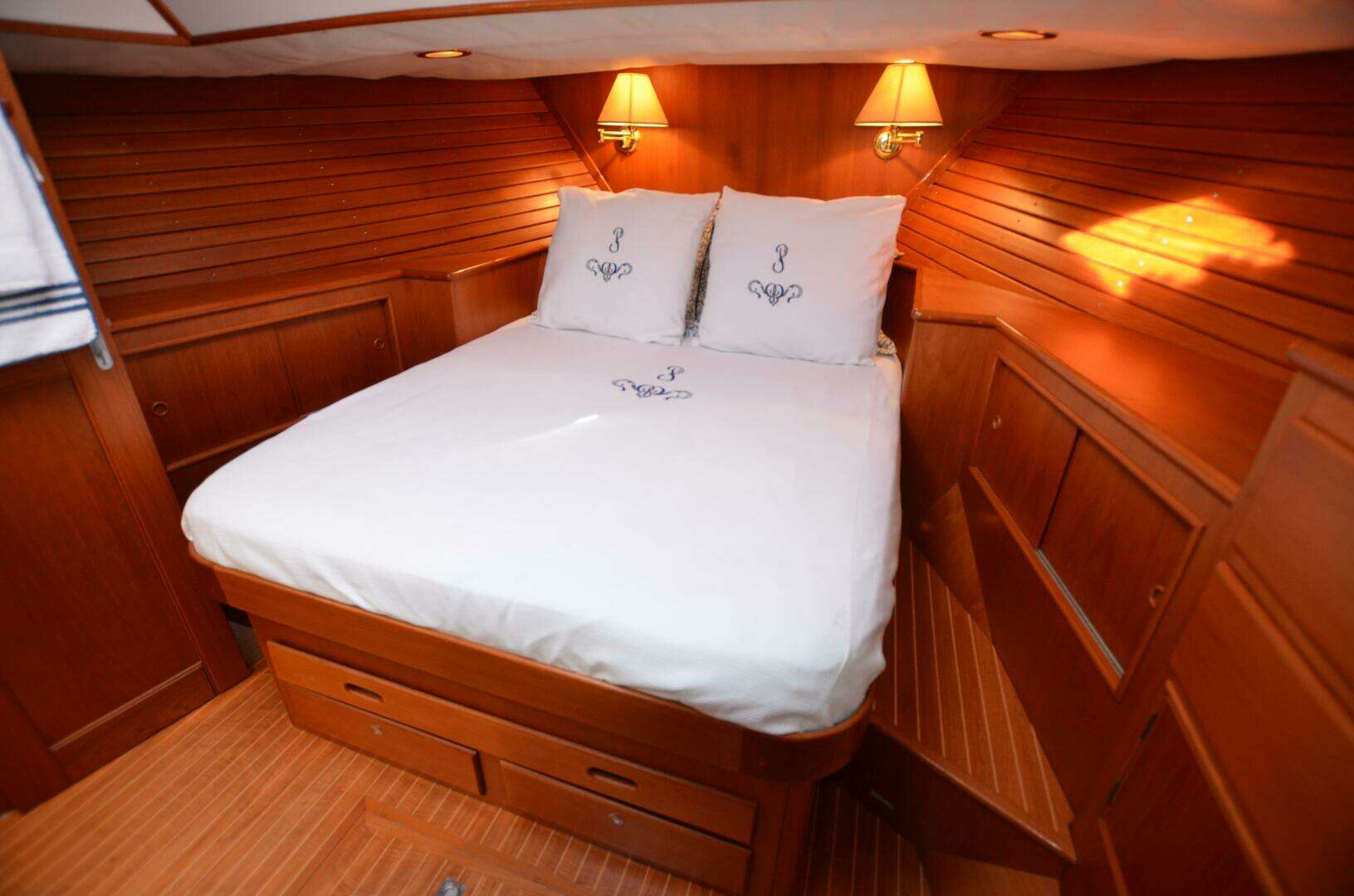2000 Grand Banks Eastbay HX - Image 32