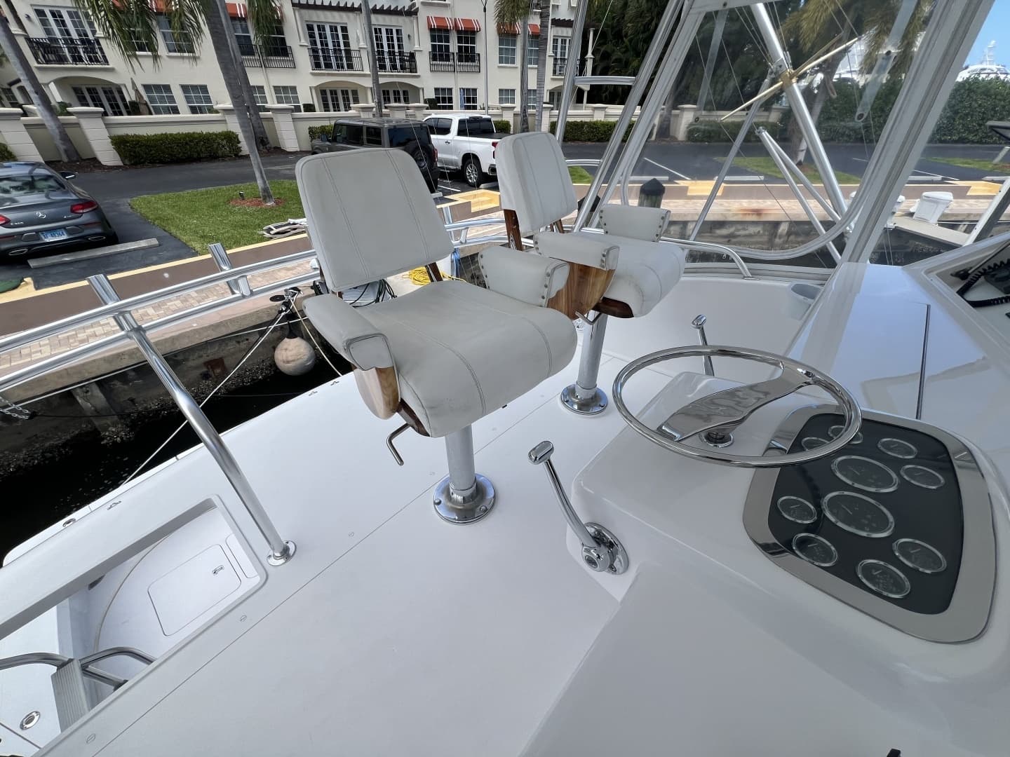 2003 Viking 52 Convertible - Image 14