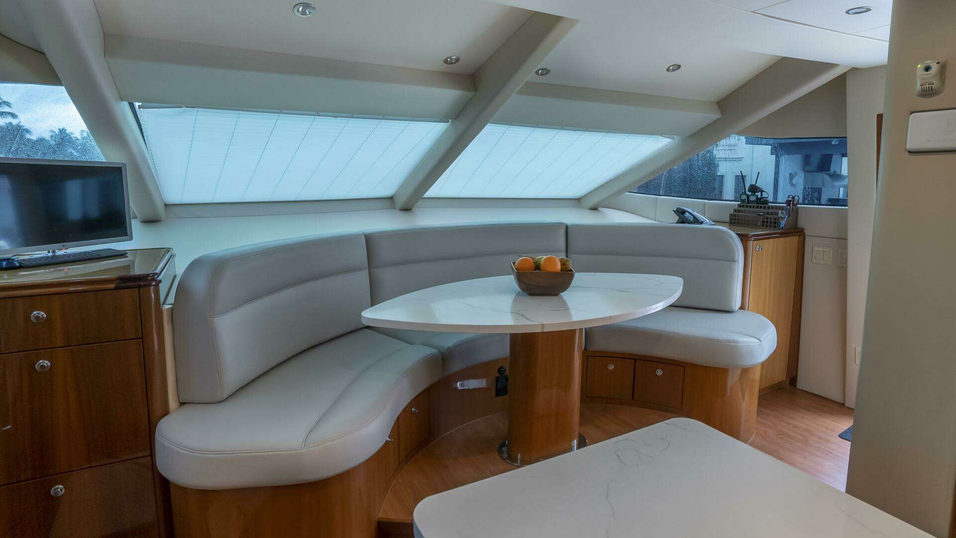 2007 Hatteras 80 - Image 34