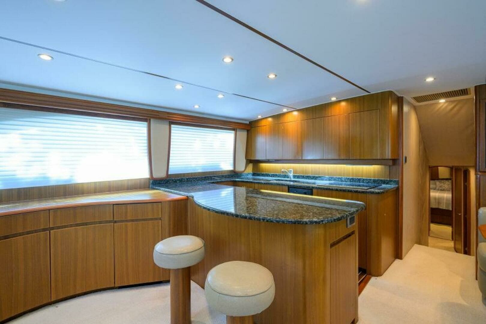 2008 Viking 60 Convertible - Image 33