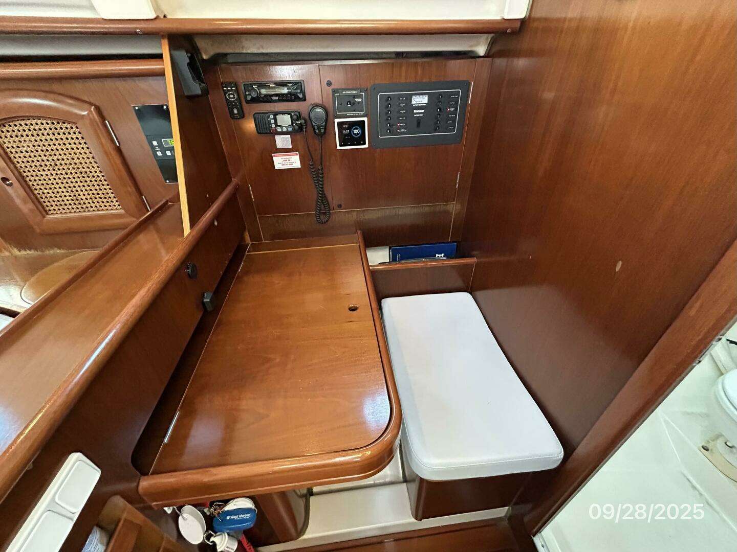 1998 Beneteau Oceanis 381 - Image 46