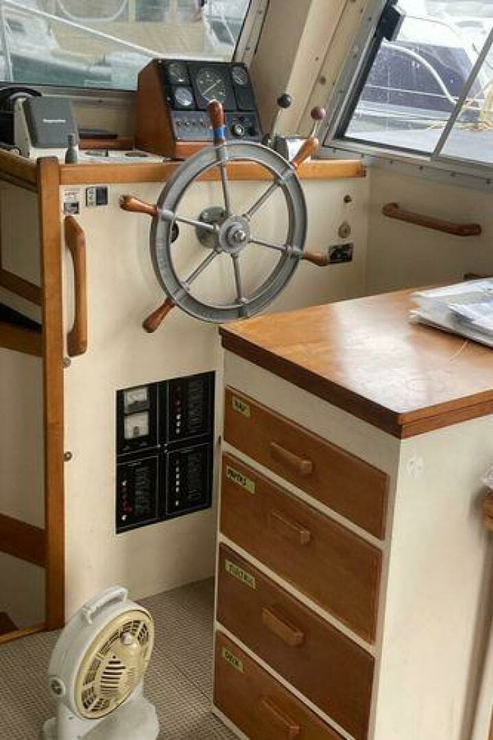 1984 Duffy Flybridge Cruiser - Image 25