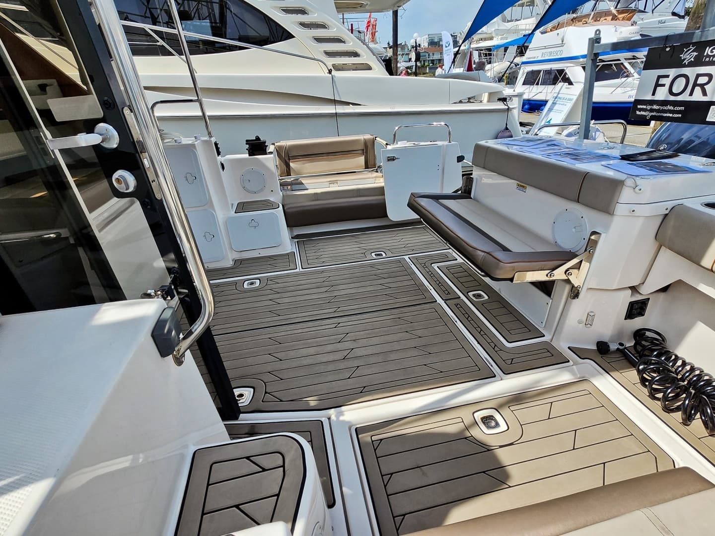 2022 Cutwater C-32 CB - Image 8