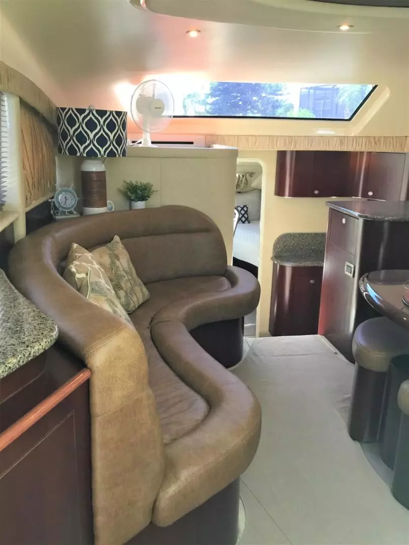 2005 Sea Ray 40 Motor Yacht - Image 8
