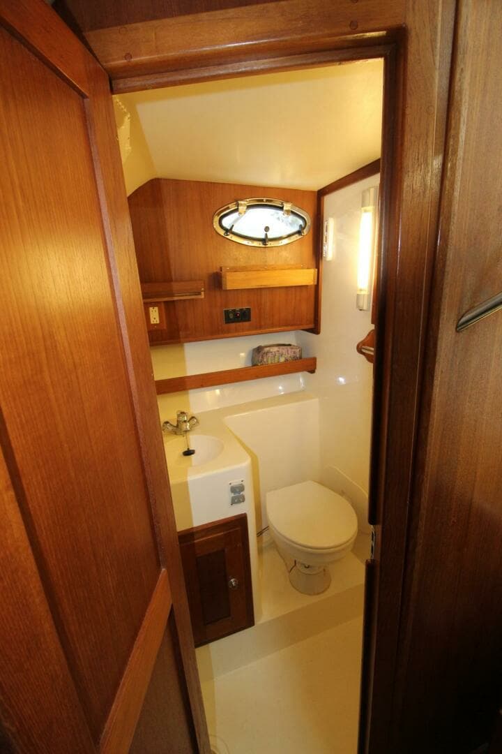 2006 Albemarle 320 Express - Image 27