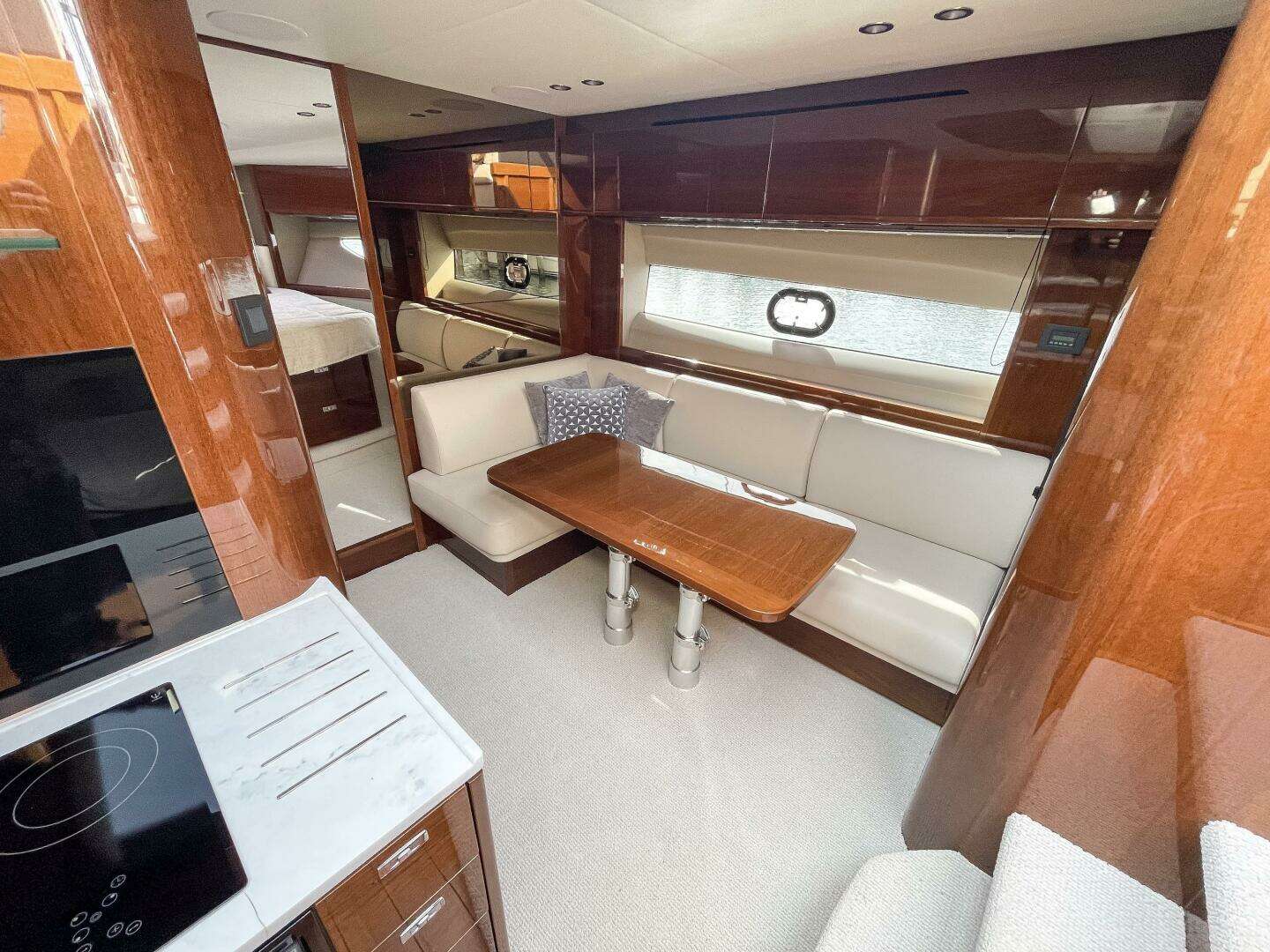 2022 Princess V50 - Image 19