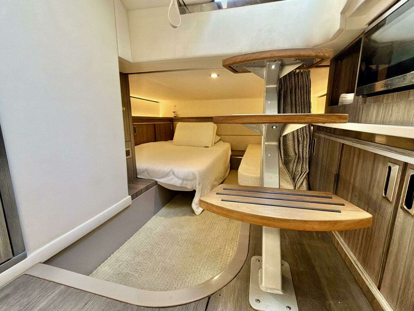 2022 Sea Ray Sundancer 320 - Image 12