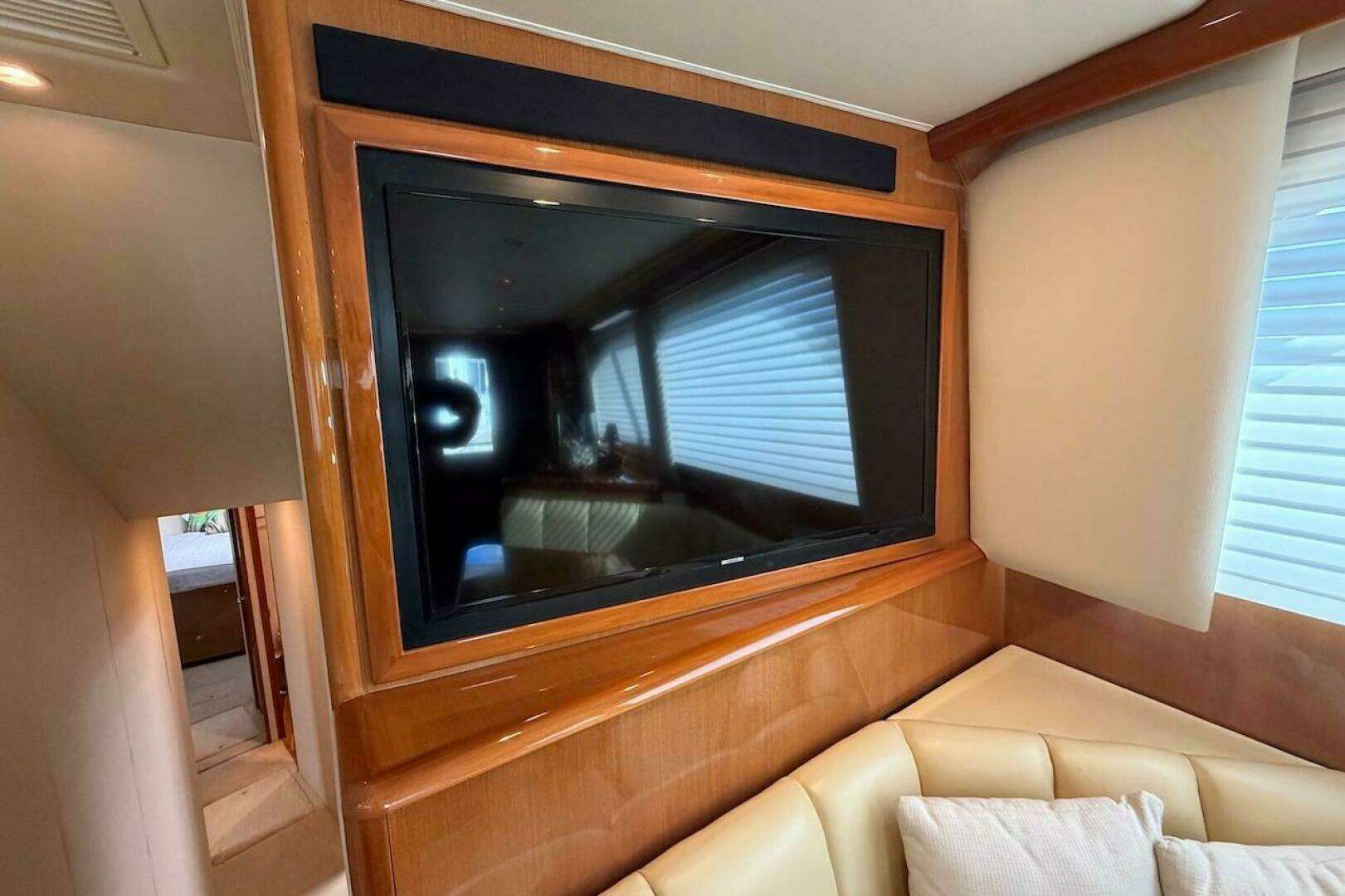2004 Viking 56 Convertible - Image 20