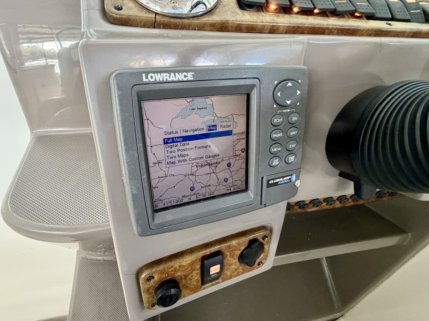 2008 Rinker 280 Express Cruiser - Image 29