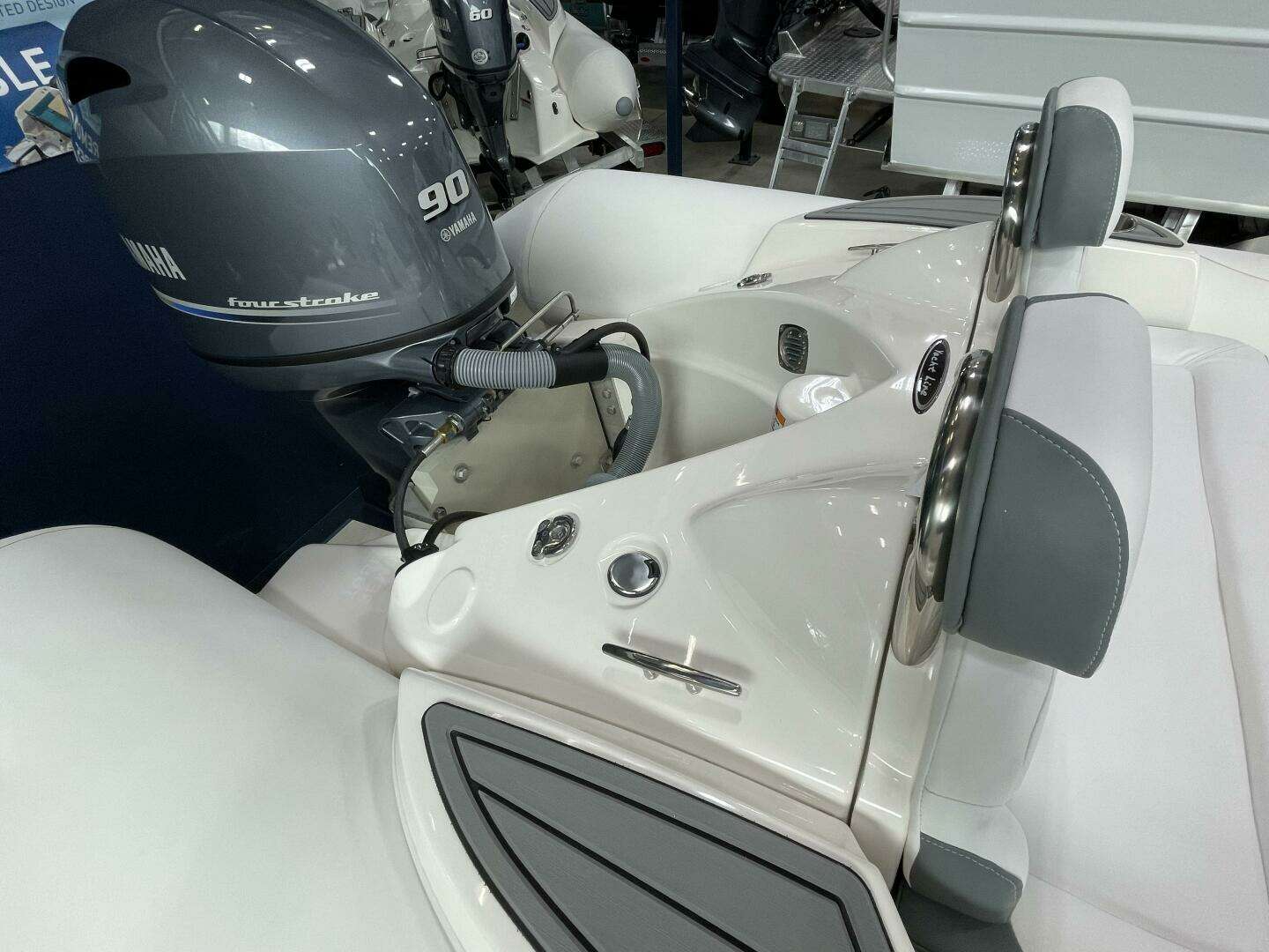 2025 Zodiac Yachtline 490 Deluxe NEO - Image 9