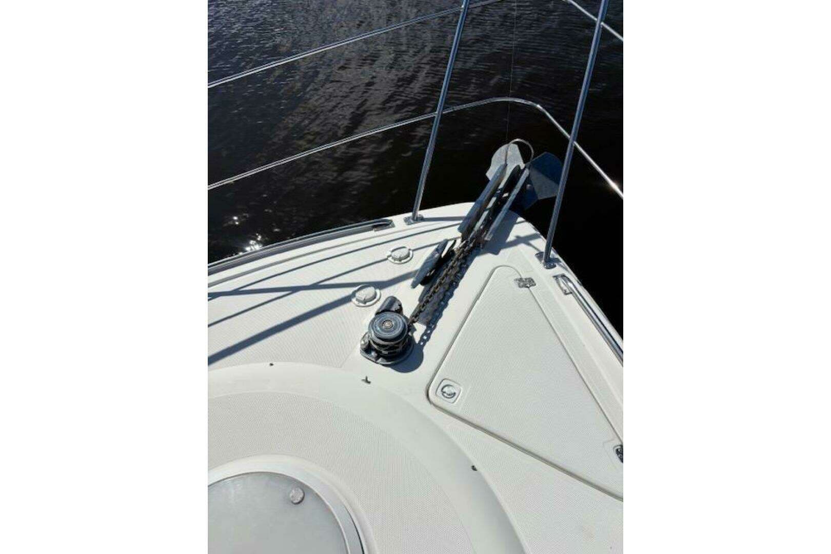 2004 Carver 466 Motor Yacht - Image 26