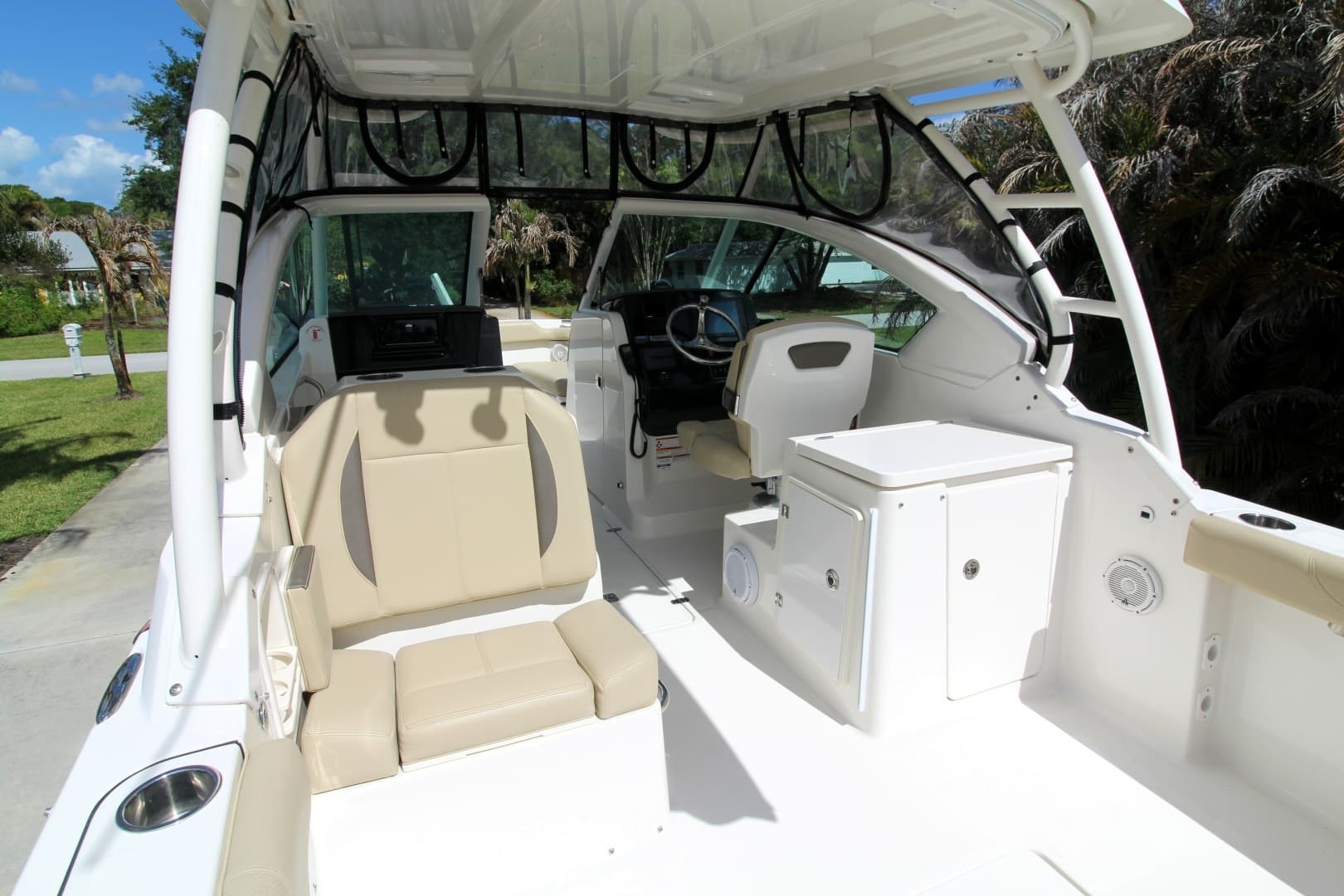 2019 Pursuit DC 266 - Image 8