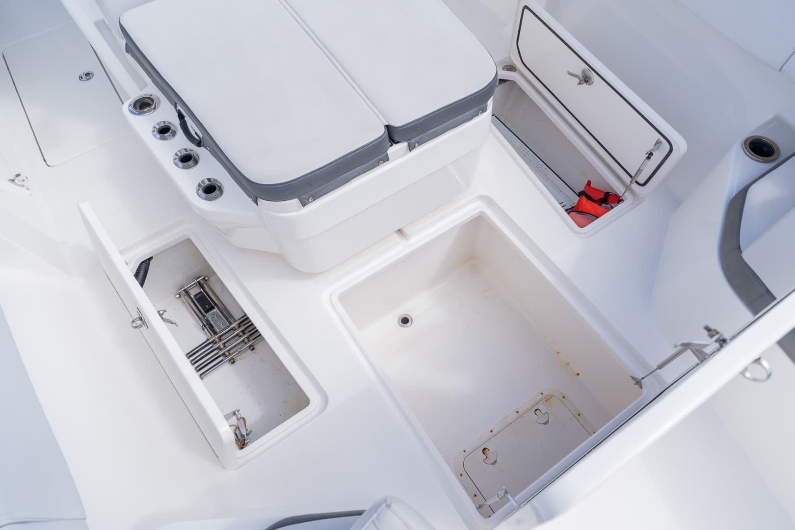 2021 Fountain 38 Center Console - Image 13
