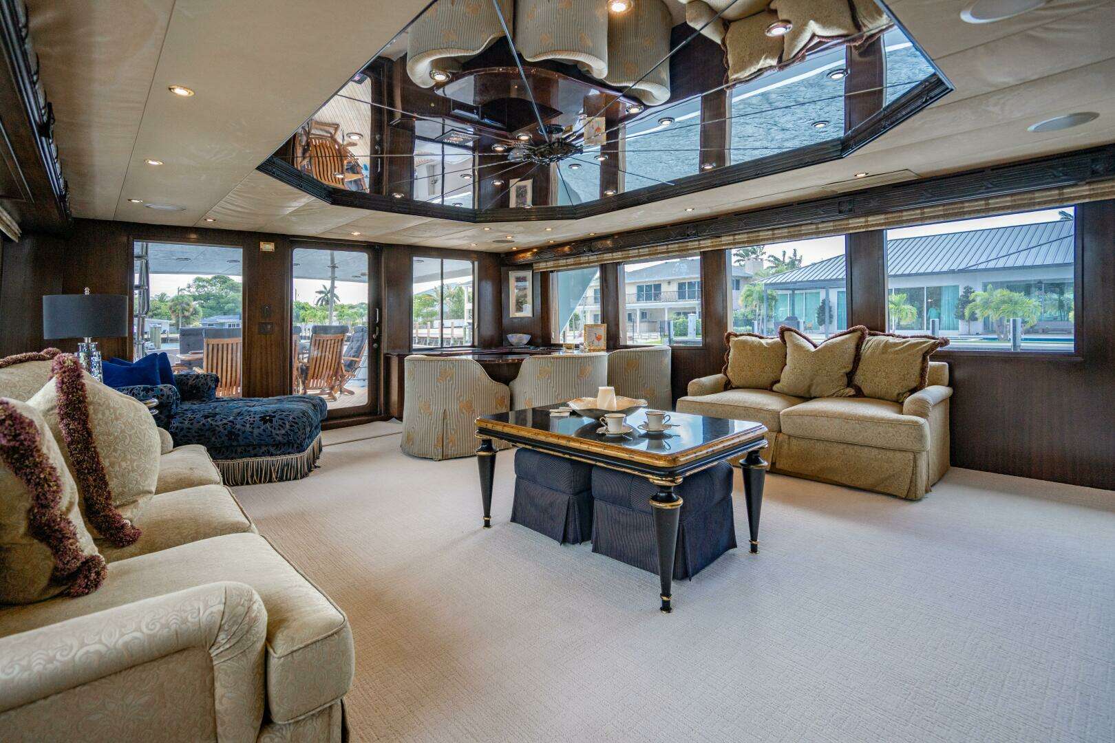 2001 Hatteras 100 Motor Yacht - Image 17