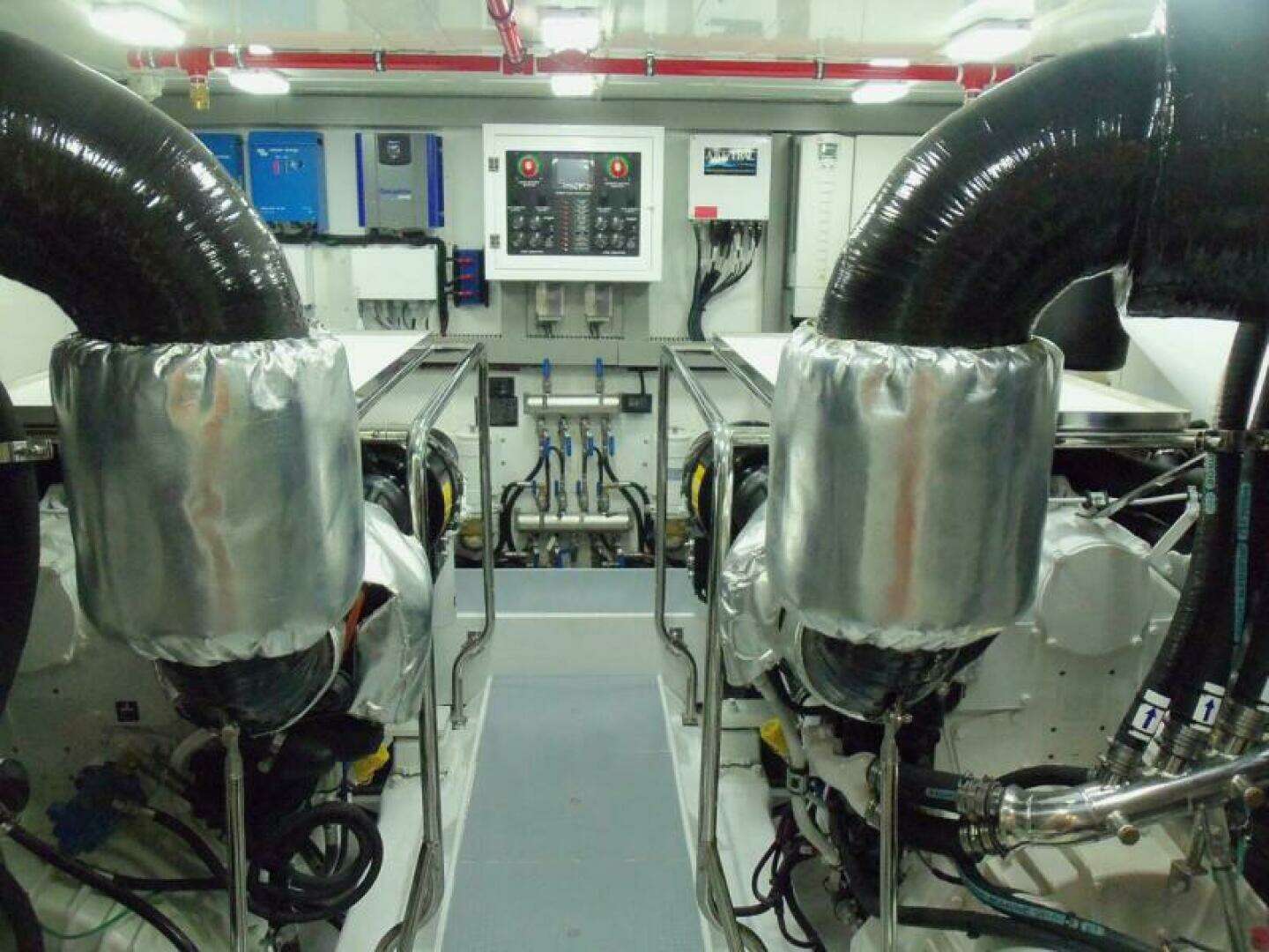 2027 Johnson Flybridge w/Hydraulic Platform - Image 51