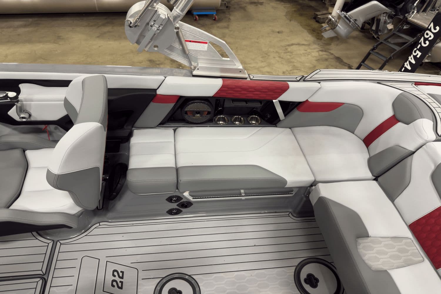 2025 MasterCraft XT22 - 16