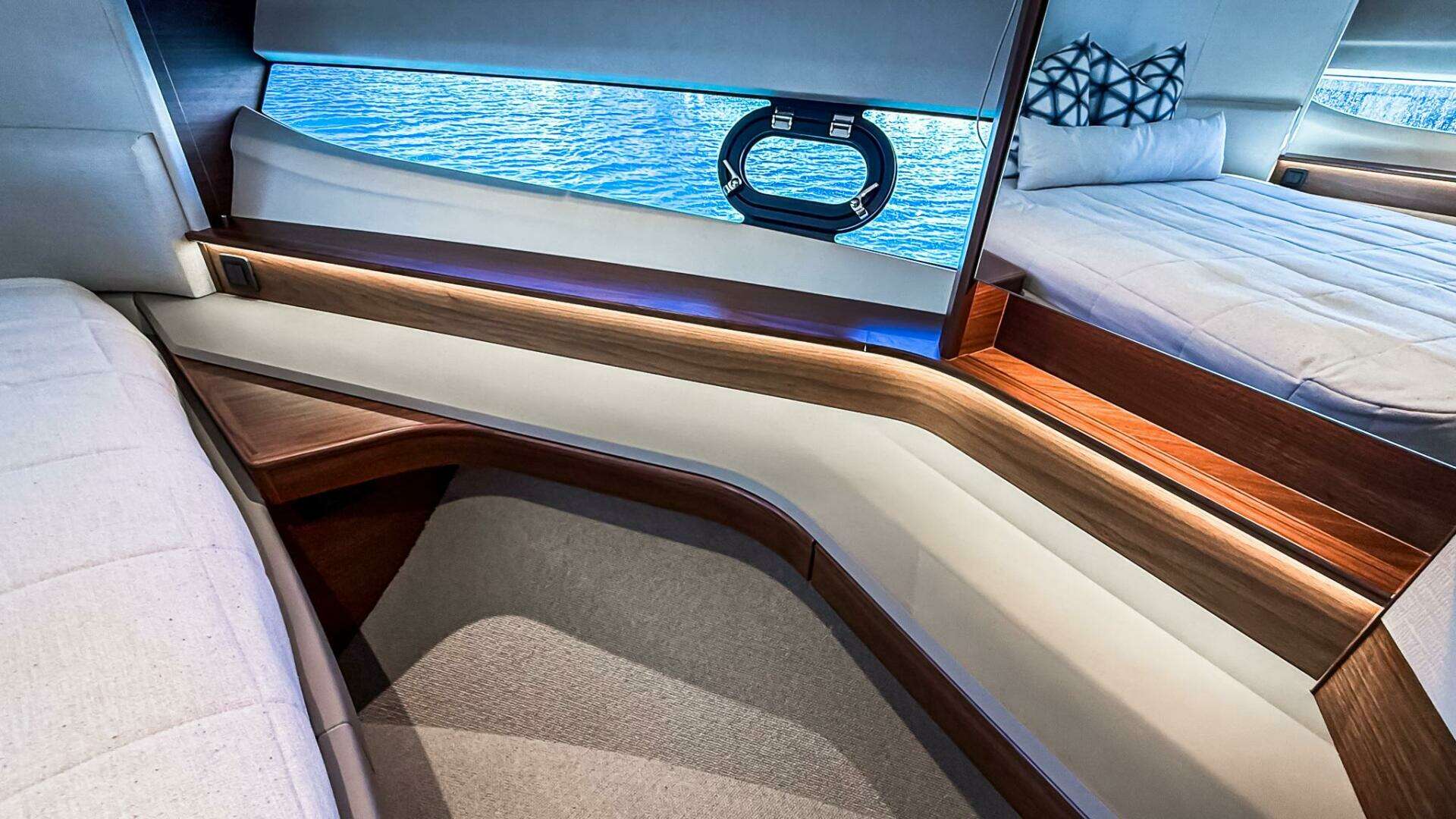 2026 Princess S65 Sportbridge - Image 64
