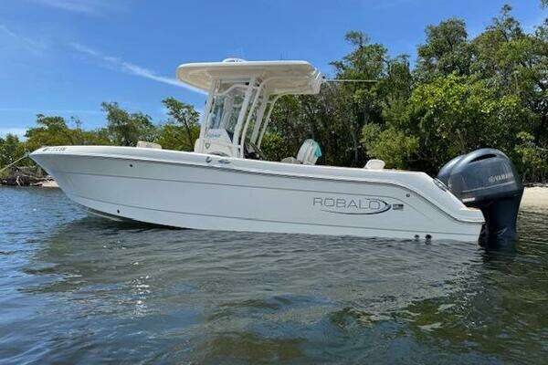 2021 Robalo R242 Center Console - Image 1