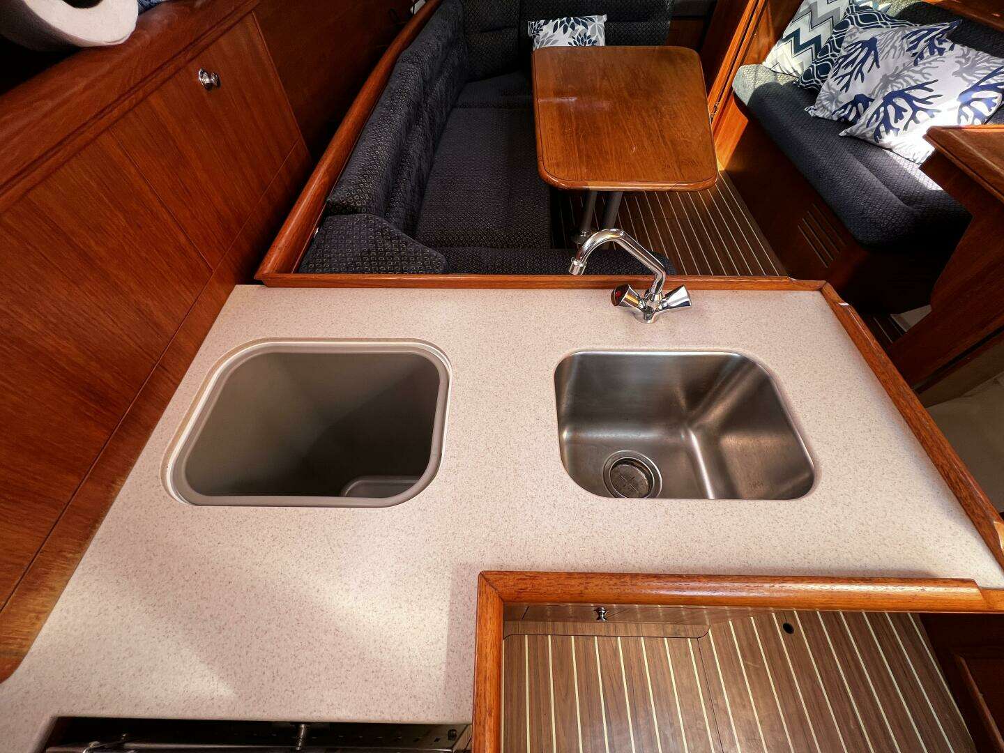 2004 Hunter 33 - Image 67
