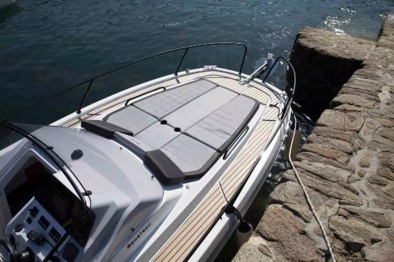 2026 Beneteau Flyer 8 SunDeck - Image 12