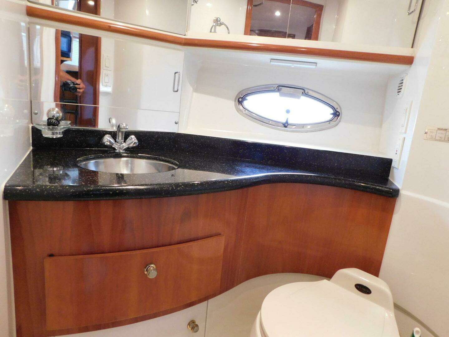 2003 Carver 44 CPMY - Image 34