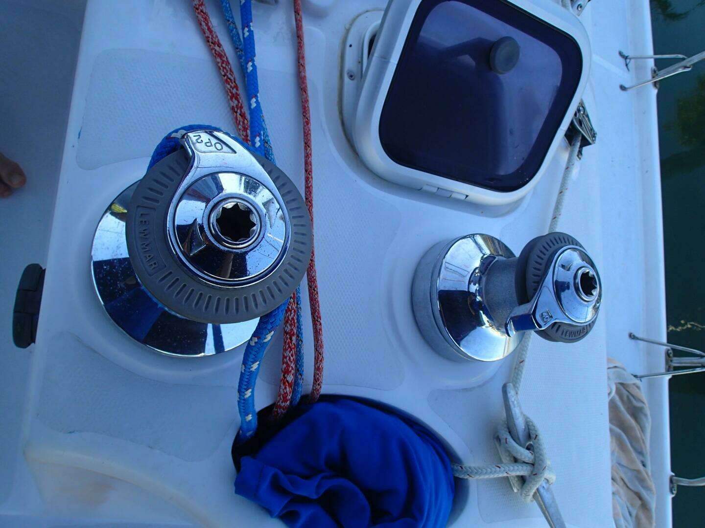 1997 Hunter 376 - Image 35