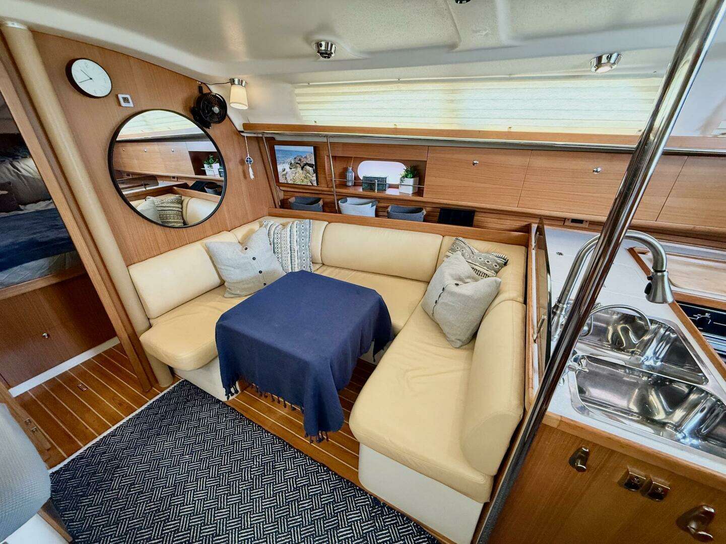 2011 Catalina 355 - Image 25