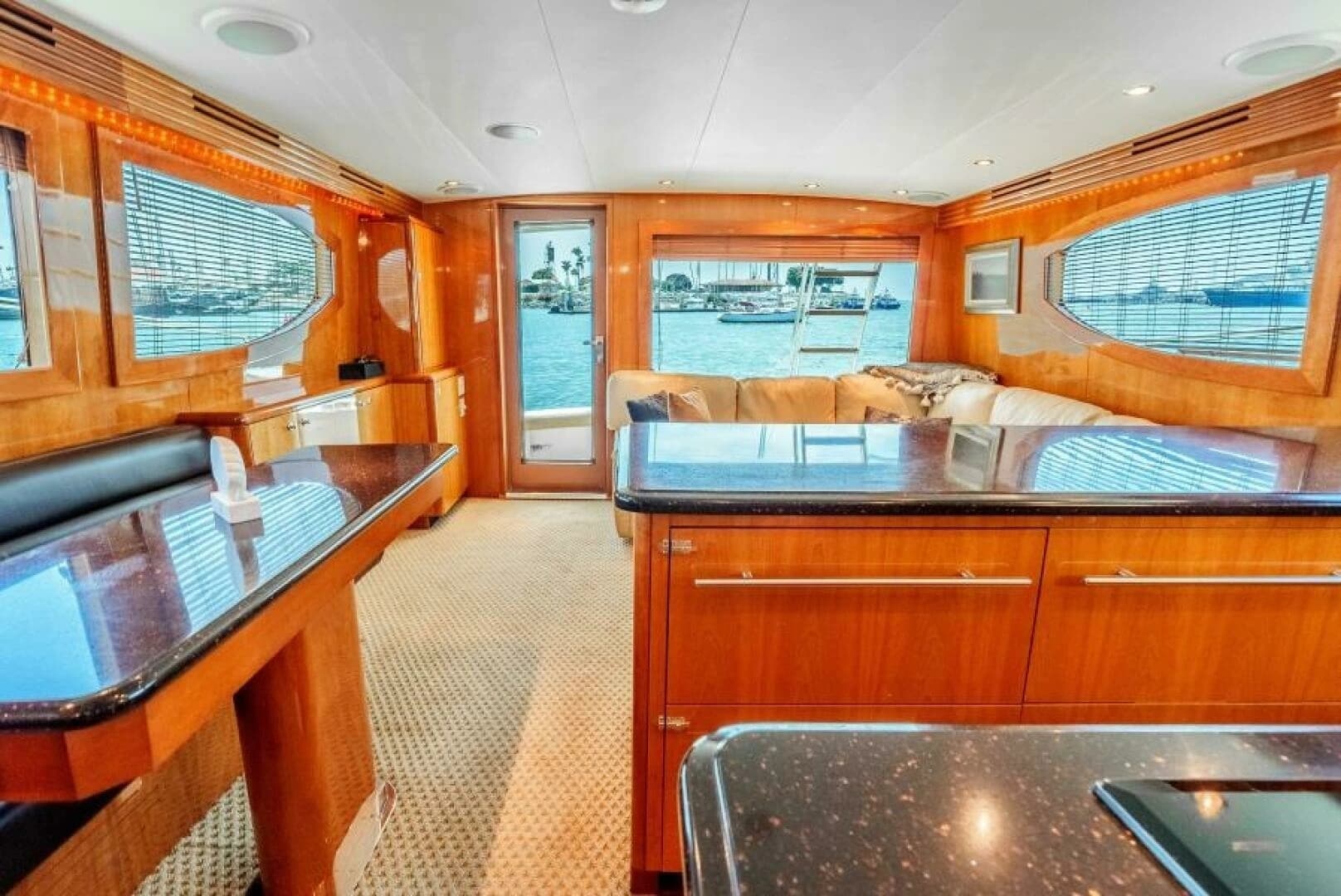 2004 Hatteras 54 Convertible - Image 7