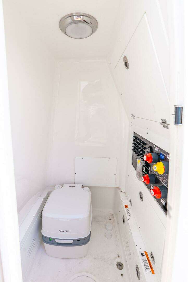 2024 Caymas 281 HB - Image 32